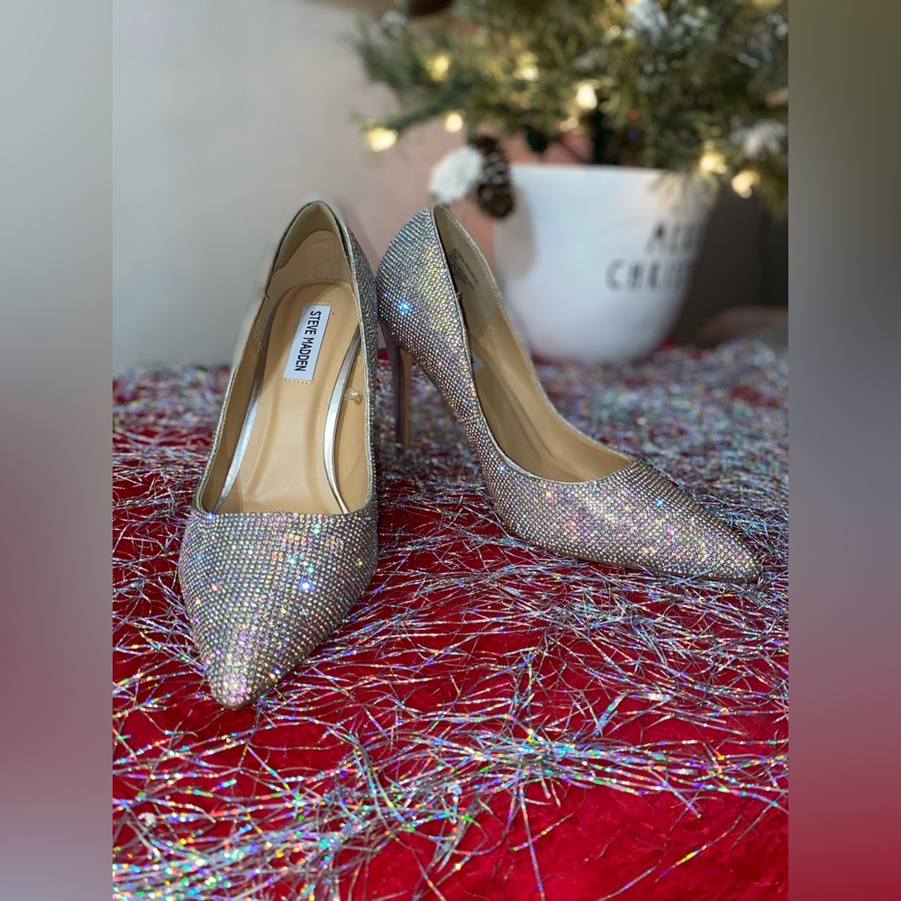 STEVE MADDEN silver iridescent pumps